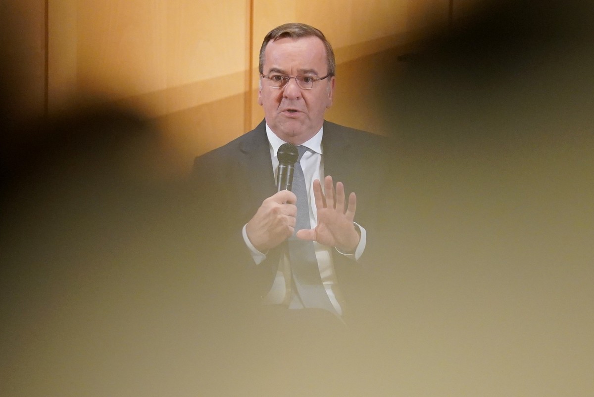 27.10.2023, Hamburg: Boris Pistorius (SPD), Bundesminister der Verteidigung, spricht im Auditorium der Bucerius Law School während einer Diskussionsveranstaltung zur Zeitenwende in der deutschen Außen ...