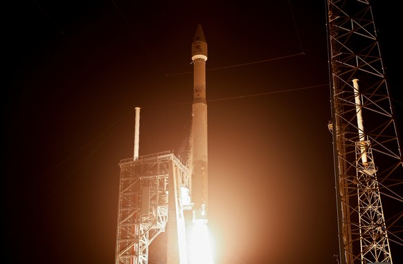 Die "Atlas V 411"-Rakete transportiert die Sonde ins All.