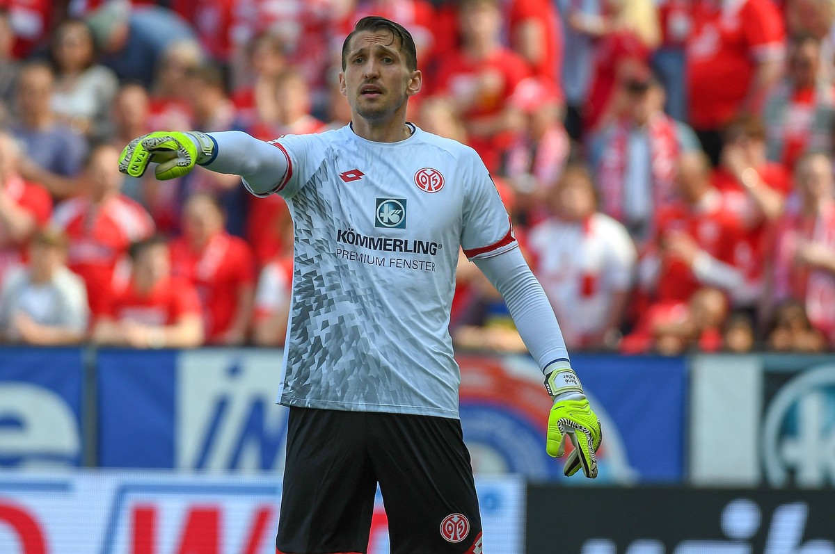 29.04.2018, xpsx, Fussball 1.Bundesliga, FSV Mainz 05 - RB Leipzig, emspor, v.l. Rene Adler (FSV Mainz 05) Mainz *** 29 04 2018 xpsx Soccer 1 Bundesliga FSV Mainz 05 RB Leipzig emporer rene Adler FSV  ...