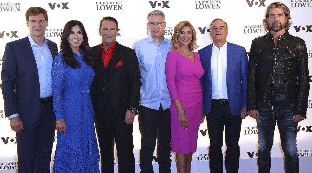 Die Löwen von links: Carsten Maschmeyer, Judith Williams, Ralf Dümmel, Frank Thelen, Dagmar Wöhrl, Georg Kofler und Nils Glagau.