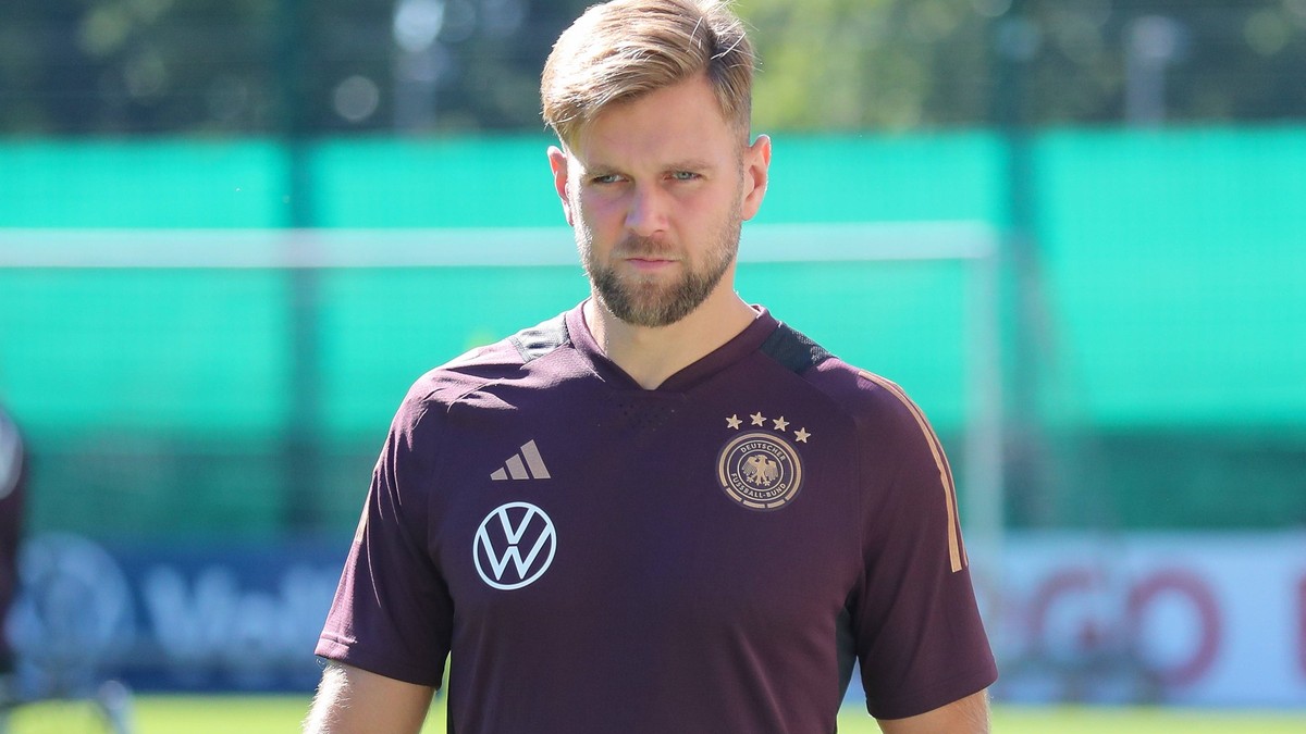Rudi Völler con una prognosi infausta per la stella del BVB Niklas Volkrug