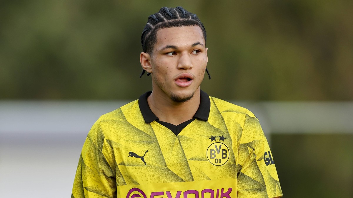 Paris Brunner Borussia Dortmund schaut enttaeuscht, Friendly match, Borussia Dortmund vs AZ Alkmaar, Banus Football Center, 06.01.2024, Marbella, Spain. *** Paris Brunner Borussia Dortmund looks disap ...