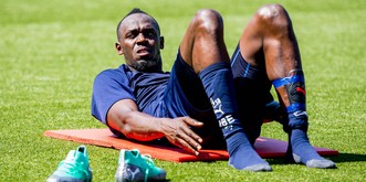Kein Scherz: Usain Bolt ist (noch) zu langsam für den Fußball 😱