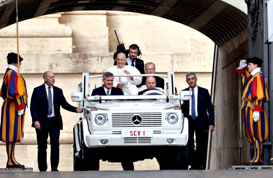 VATICAN CITY, VATICAN - NOVEMBER 15: Pope Francis waves to faithful as he arrives in St. Peter&#039;s Square for his weekly General Audience on November 15, 2023 in Vatican City, Vatican. As has now b ...