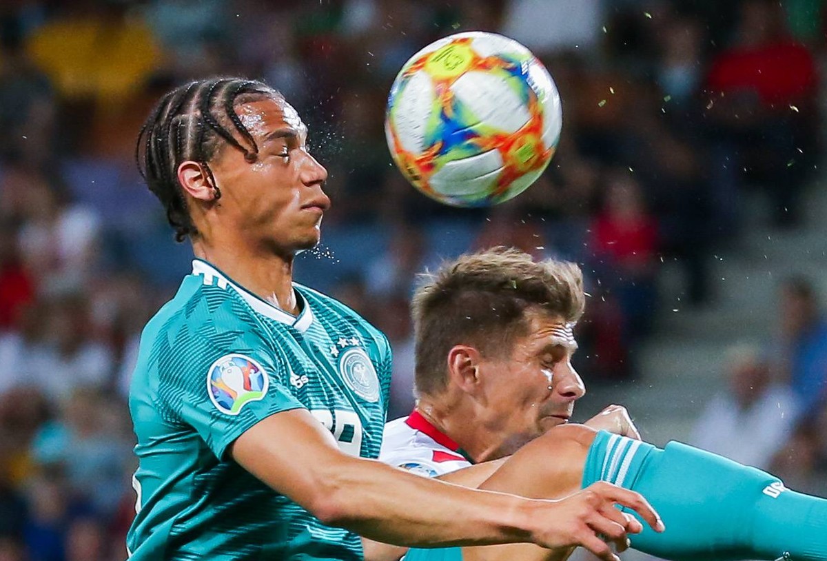v. li. im Zweikampf Leroy Sane (Deutschland) und Aleksandr Martynovich (Weissrussland) // DFB regulations prohibit any use of photographs as image sequences and/or quasi-video. // BLR, Fussball, EM -  ...