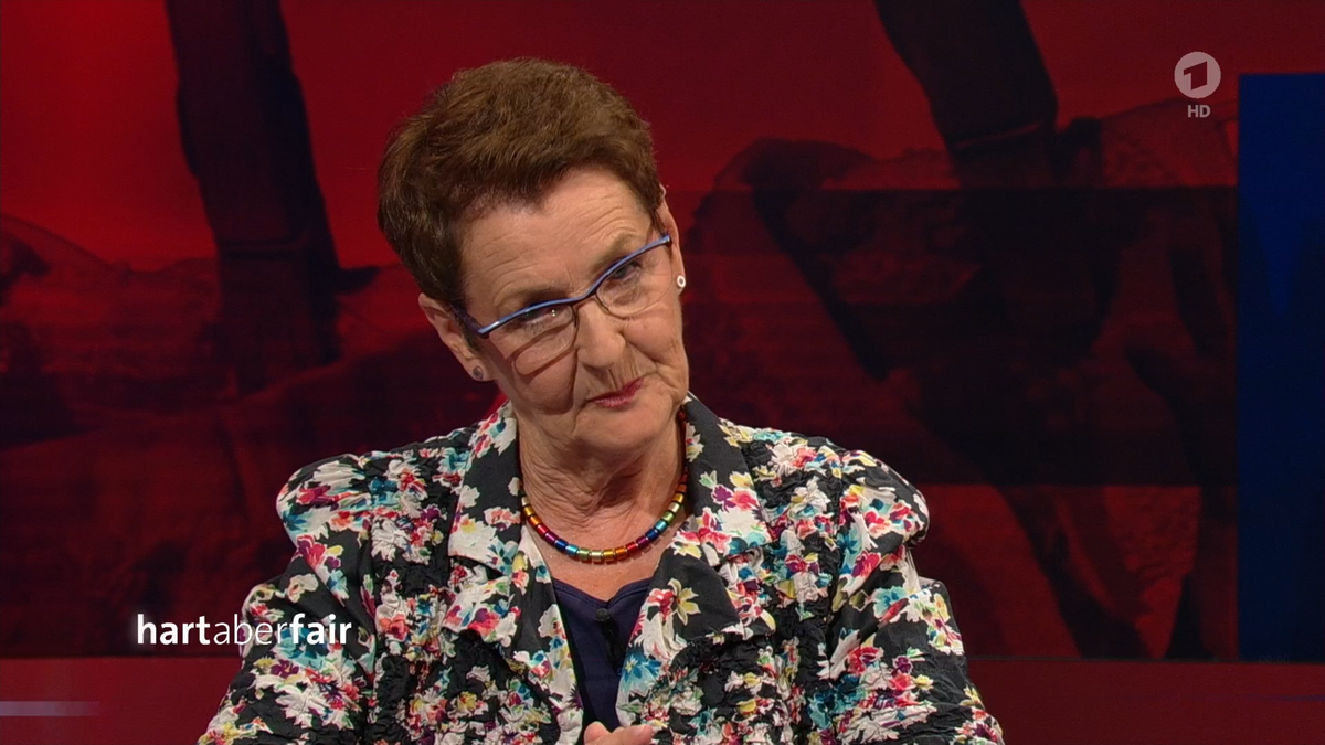 Rentnerin Renate Rönnau überlegt, auf Theaterbesuche zu verzichten.