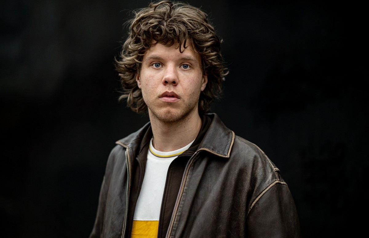 ARCHIV - 02.03.2025, Berlin: Zartmann, Musiker, steht im Hinterhof des Astra Kulturhaus. (zu dpa: