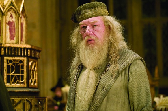 MICHAEL GAMBON as Headmaster Albus Dumbledore in Warner Bros. Pictures &amp;quotHarry Potter and the Goblet of Fire.&amp;quot PHOTOGRAPHS TO BE USED SOLELY FOR ADVERTISING, PROMOTION, PUBLICITY OR REV ...