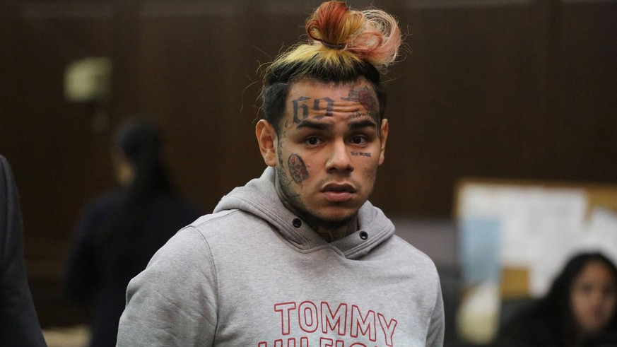 July 11, 2018 - Manhattan, NY, USA - Daniel Hernandez, aka, Tekashi 69, aka 6ix9ine, appears at his arraignment in Manhattan Criminal Court on Wednesday, July 11, 2018. Manhattan USA PUBLICATIONxINxGE ...