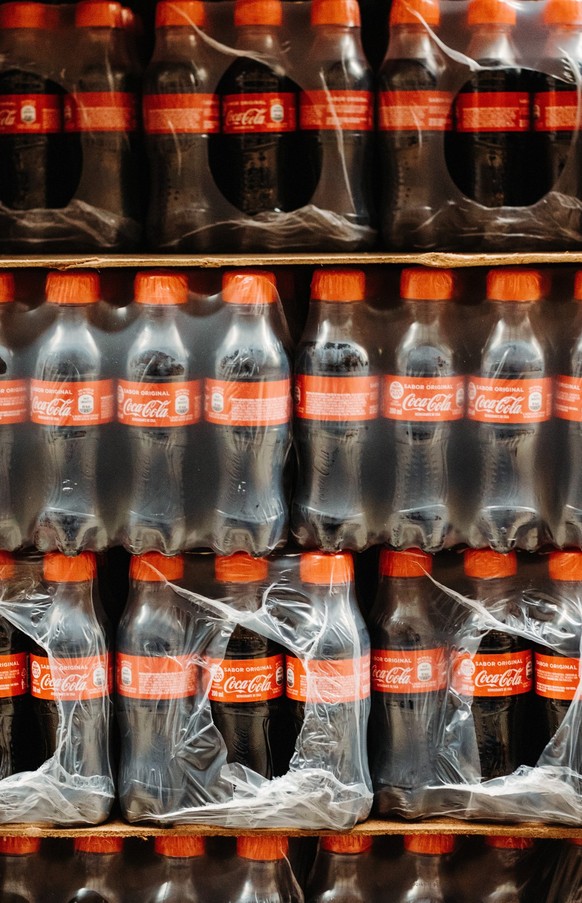 Plastik über Plastik: Coca-Cola ist einer der größten Müllverursacher weltweit.