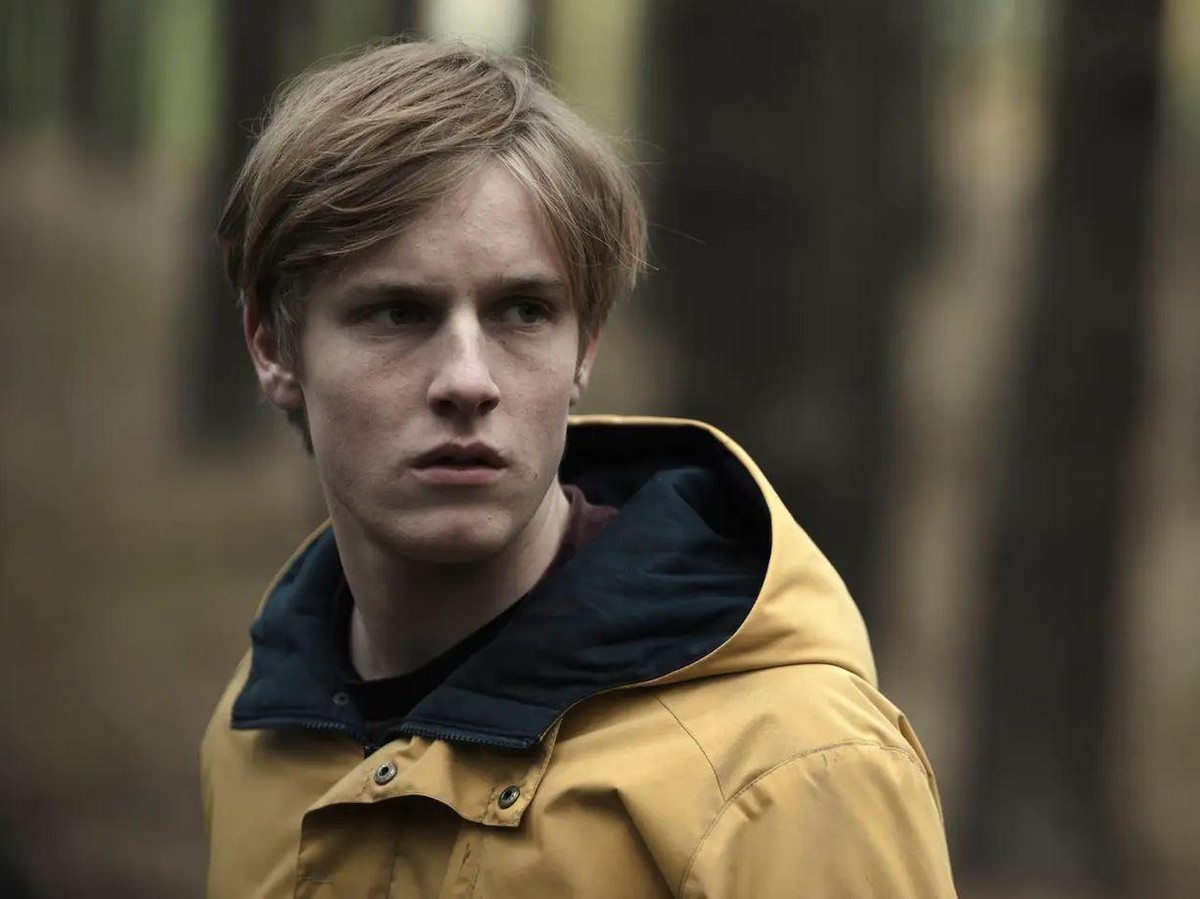 Seit dem 27. Juni zeigt Netflix die dritte und somit letzte Staffel von &quot;Dark&quot;. Die deutsche Produktion schoss direkt nach der Veröffentlichung auf Platz eins der meistgesehenen Inhalte des  ...
