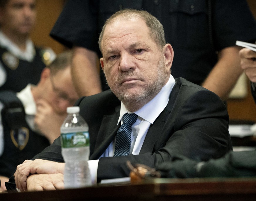 Gericht kippt eine der Klagen gegen Harvey Weinstein – bleiben immer noch 5