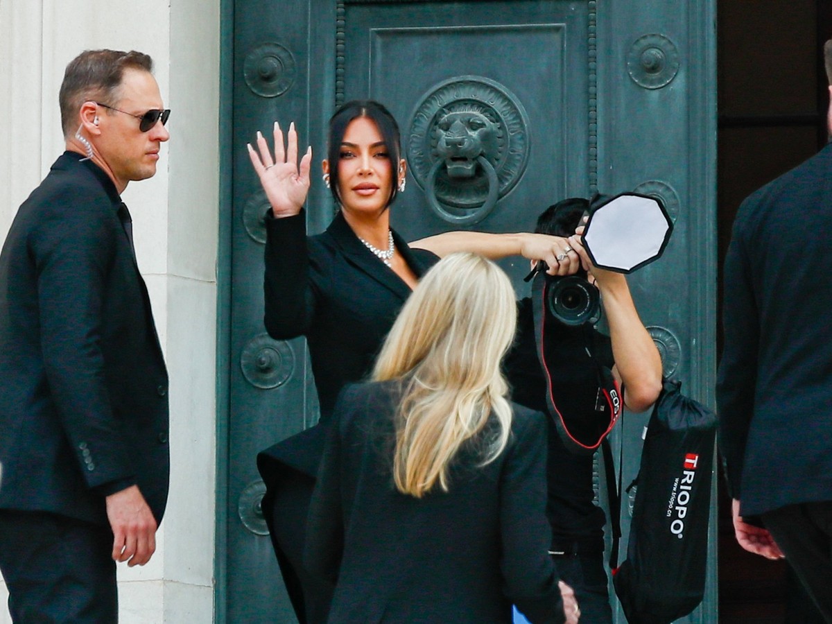 Kim Kardashian robbery trial American star Kim Kardashian arrives at the rue tronchet des Papys braqueurs trial at the Palais de Justice in Paris Kim Kardashian American star Kim Kardashian arrives at ...