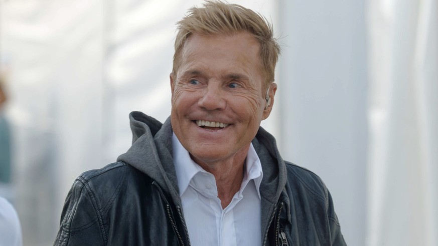 ARCHIV - 06.08.2022, Nordrhein-Westfalen, Bonn: Dieter Bohlen, Sänger, Produzent und RTL-Talentsucher, steht beim Schlager-Event &quot;Lieblingslieder&quot; vor seinem Auftritt hinter der Bühne. (zu d ...