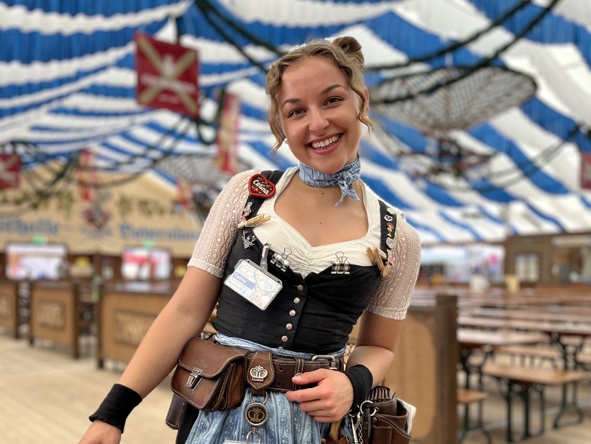 Celina Wiesn Oktoberfest Bedienung Festzelt Bierzelt