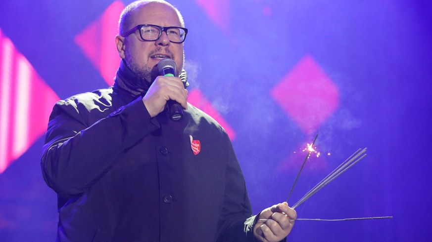 Pawel Adamwicz, the mayor of Gdansk got stabbeb during the 27th Grand Finale of Great Orchestra of Christmas Charity in Gdansk Pawel Adamwicz, the mayor of Gdansk got stabbeb during the 27th Grand Fin ...