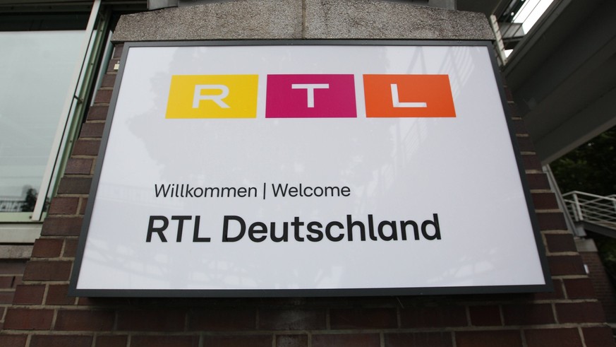 Am Verlagshaus von Gruner Jahr am Baumwall hängen nun Schilder mit dem Logo von RTL Deutschland. Zum Jahreswechsel hatte RTL das Kerngeschäft, die Magazinsparte, von Gruner Jahr übernommen. Beide Unte ...