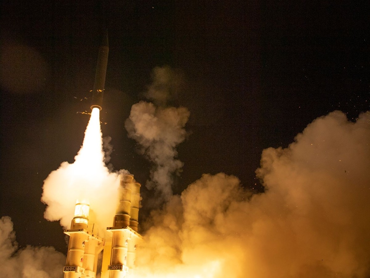 ARCHIV - 18.01.2022, Israel, ---: Die vom israelischen Verteidigungsministerium herausgegebene Aufnahme zeigt den Start einer Rakete des Raketenabwehrsystems &quot;Arrow 3&quot;. (zu dpa: &quot;Israel ...