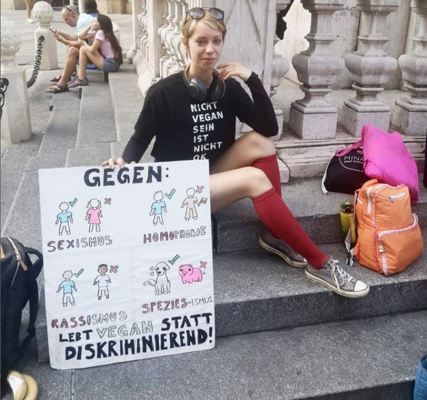 Die militante Veganerin Influencerin auf Social Media für Aufregung