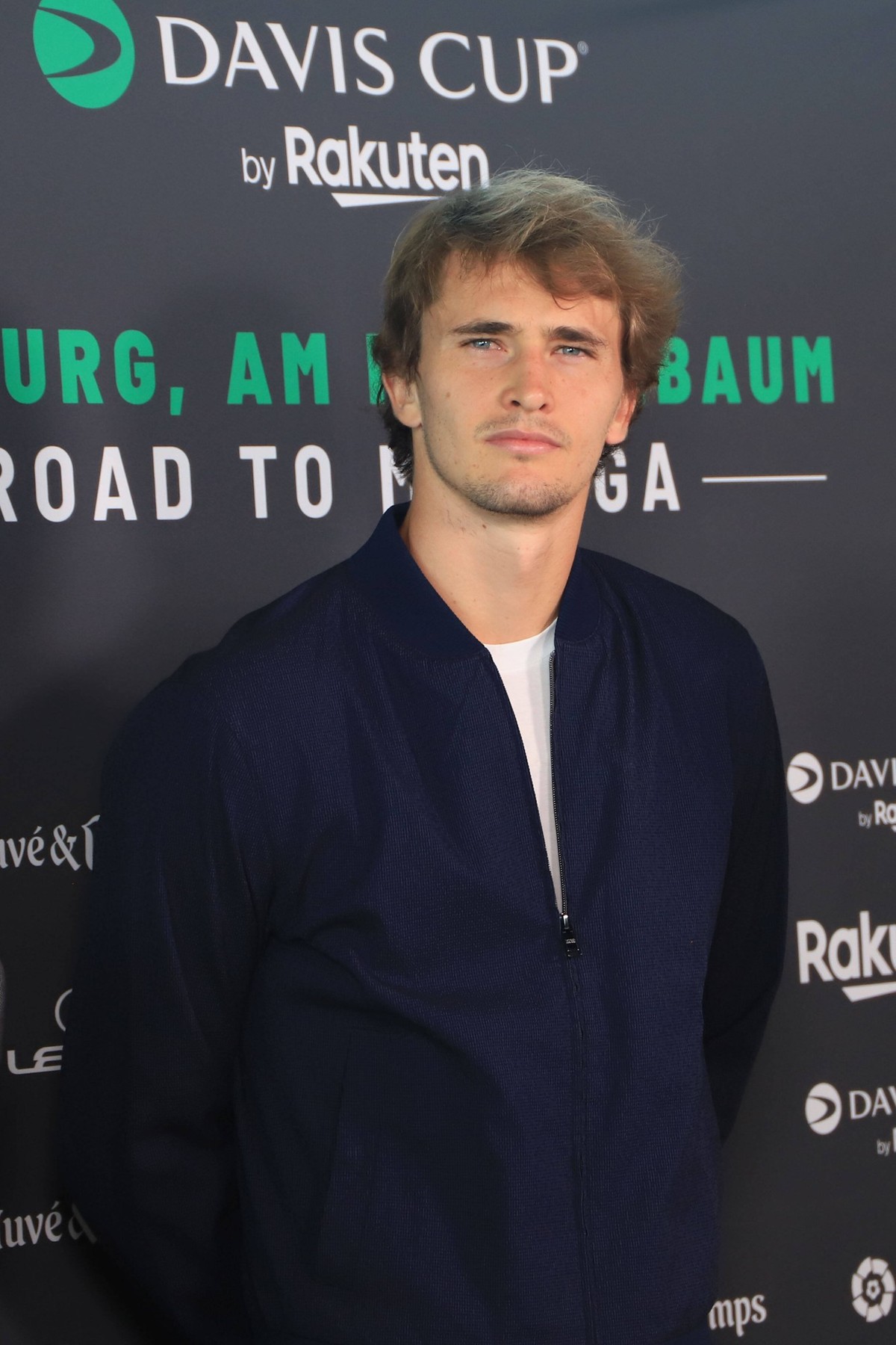 Olympiasieger Alexander Zverev schl�gt im Davis Cup am Rothenbaum auf Alexander Zverev, Tennis Olympiasieger, bei einer Pressekonferenz im Hotel Le M ridien HERITAGE Rooftop Bar. Der Countdown f�r die ...