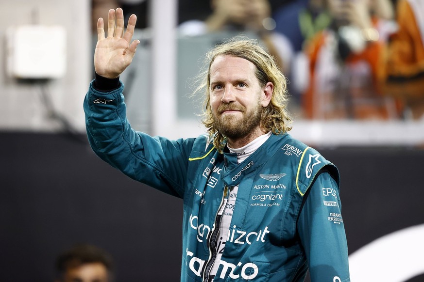 Formula 1 2022: Abu Dhabi GP YAS MARINA CIRCUIT, UNITED ARAB EMIRATES - NOVEMBER 20: Sebastian Vettel, Aston Martin, waves to fans at the end of his final F1 race during the Abu Dhabi GP at Yas Marina ...