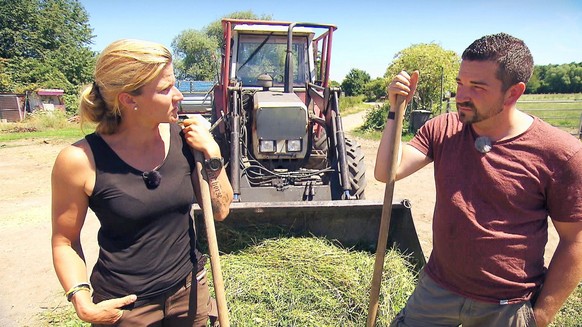 Pferdewirtschaftsmeisterin mit Schwerpunkt Landschaftspflege Loretta (32) aus Baden-Württemberg und Sascha (37, Straßenbahnmechaniker) sprechen über ihre Gefühle.

+++ Die Verwendung des sendungsbezog ...