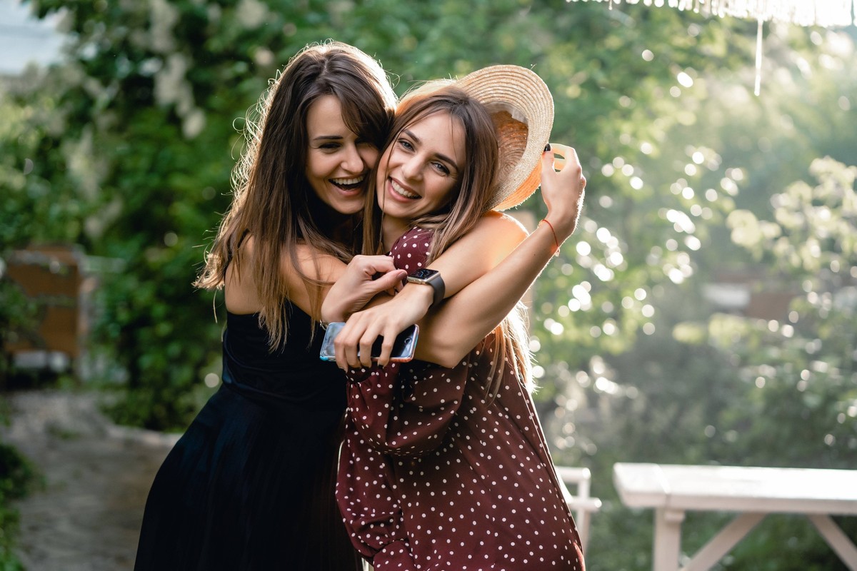 Two girls in the park Two beautiful girls in a summer park ,model released, Symbolfoto Copyright: xZoonar.com/OleksiixHrecheniukx 12645153 ,model released, Symbolfoto ,property released