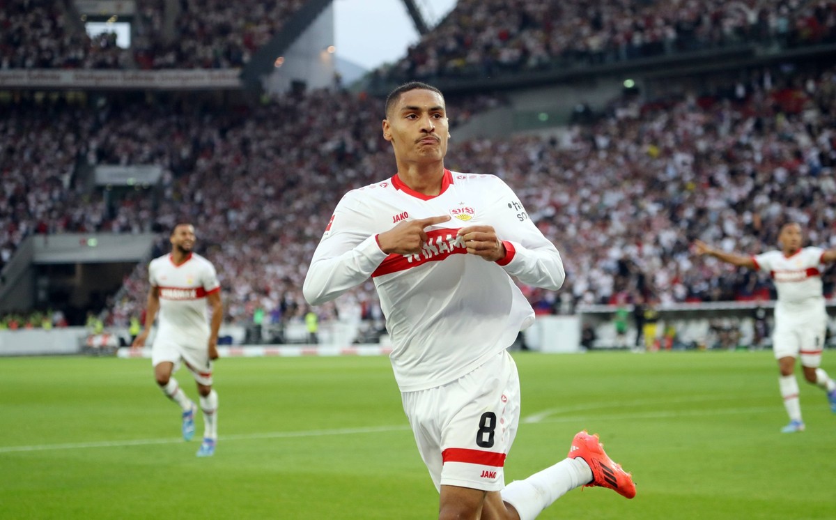 22.09.24 VfB Stuttgart - Borussia Dortmund Deutschland, Stuttgart, 22.09.2024, Fussball, Bundesliga, VfB Stuttgart - Borussia Dortmund: Enzo Millot VfB Stuttgart Jubel Tor 3:0 Millot. *** 22 09 24 VfB ...