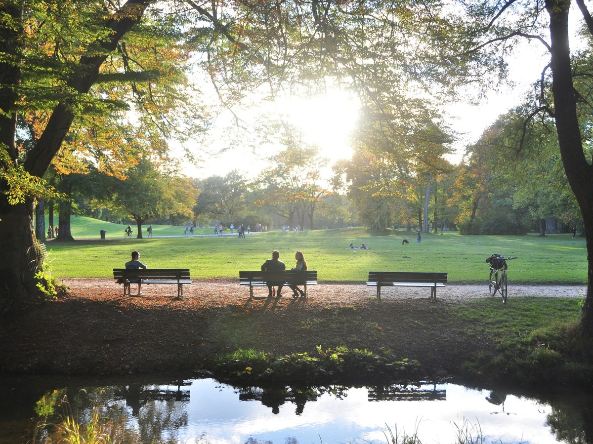 Englischer Garten in München: Der große Park lädt zu ausgiebigen Spaziergängen ein.