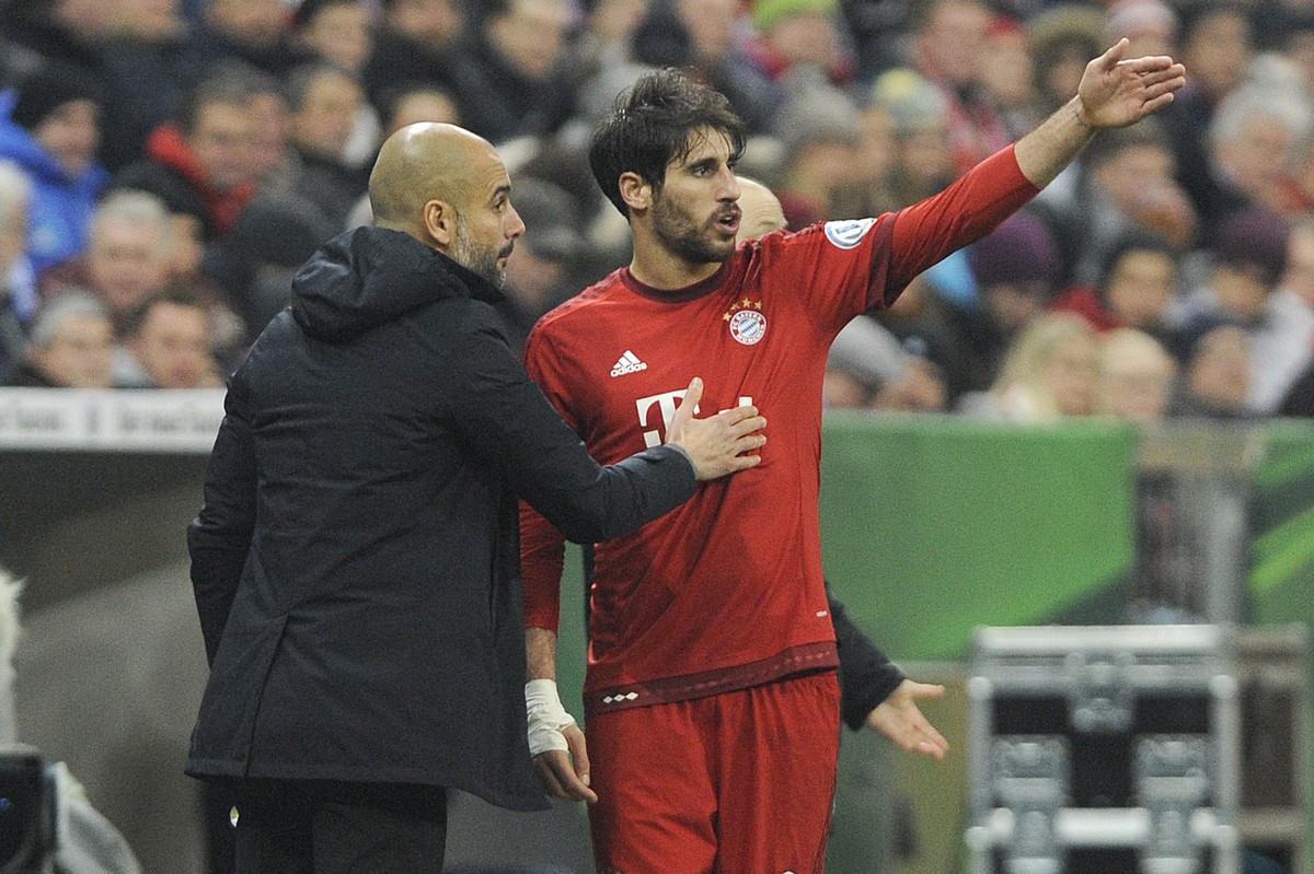 Pep Guardiola mit Javi Martinez , 15.12.2015