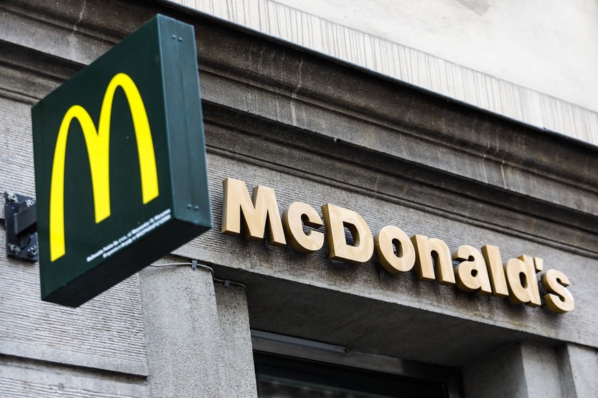 Economy And Daily Life In Krakow McDonald s logo is seen on a restaurant in Krakow, Poland, on May 30, 2022. Krakow Poland PUBLICATIONxNOTxINxFRA Copyright: xJakubxPorzyckix originalFilename: porzycki ...