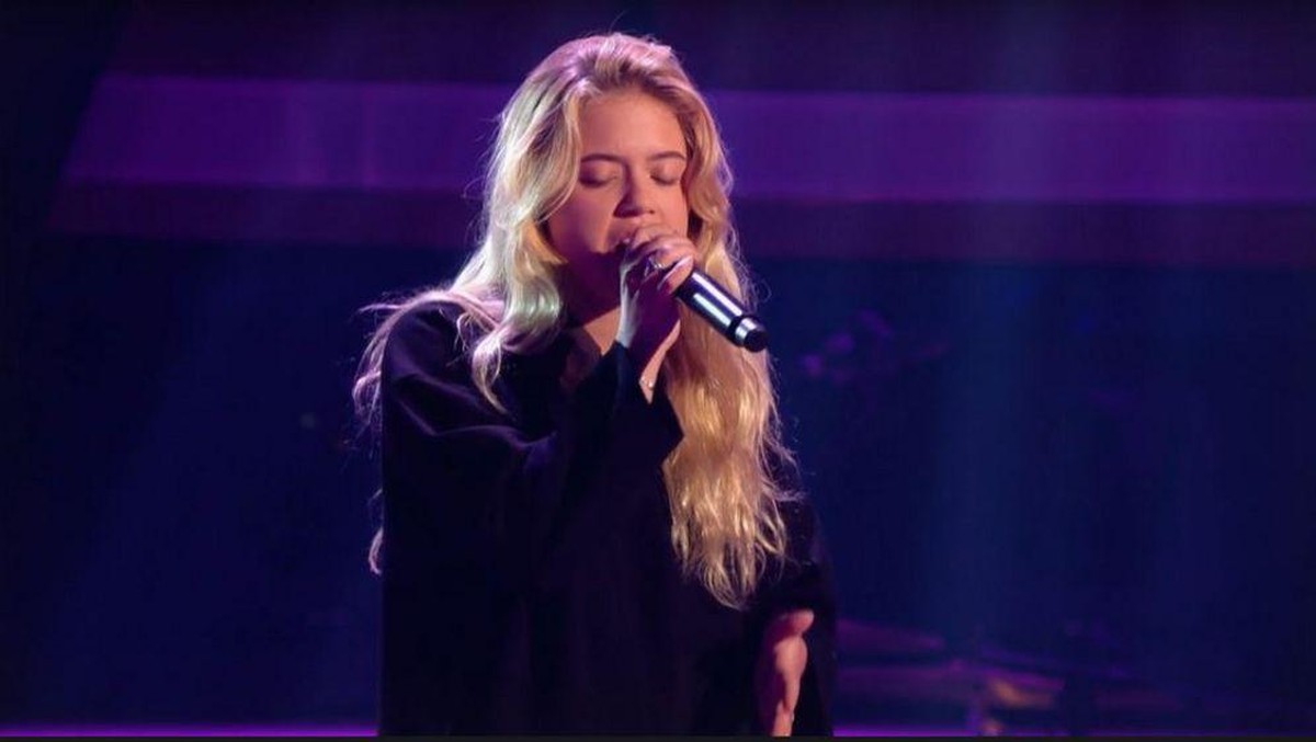 Paula sang bei ihrer blind audition "Roar" von Katy Perry.