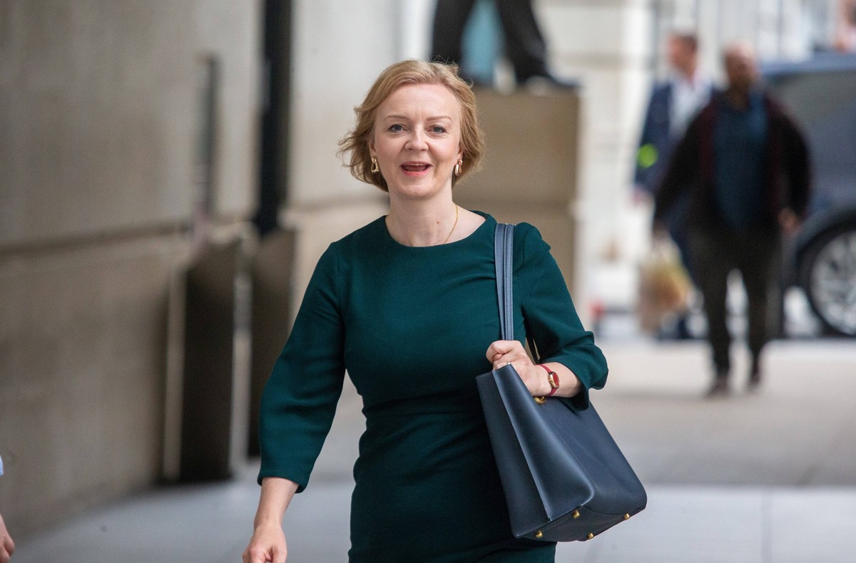 September 4, 2022, London, England, United Kingdom: Conservative leadership candidate and Foreign Secretary LIZ TRUSS is seen arriving at BBC ahead of appearing on Sunday with Laura Kuenssberg show, L ...