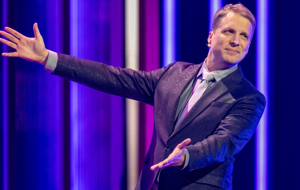 ARCHIV - 12.12.2022, Berlin: Comedian Oliver Pocher steht bei der Aufzeichnung des "Quatsch Comedy Clubs" auf der Bühne. Der Privatsender ProSieben präsentiert auf dem wichtigen Sonntagabend ...