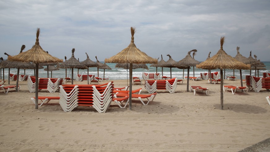 Ob wir im Sommer tatsächlich an einem Strand liegen könnten? Schleswig-Holsteins Ministerpräsident Daniel Günther (CDU) habe "große Hoffnungen".