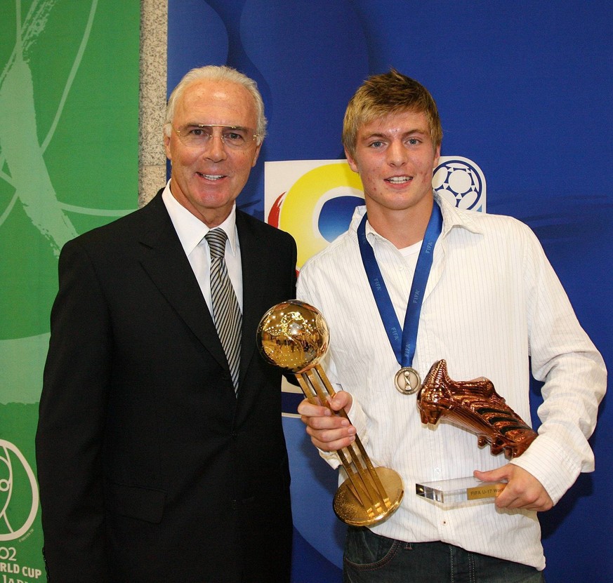 Segeln, GP F50 vor New York Toni Kroos U17 bekommt von Franz Beckenbauer beide Deutschland Gl