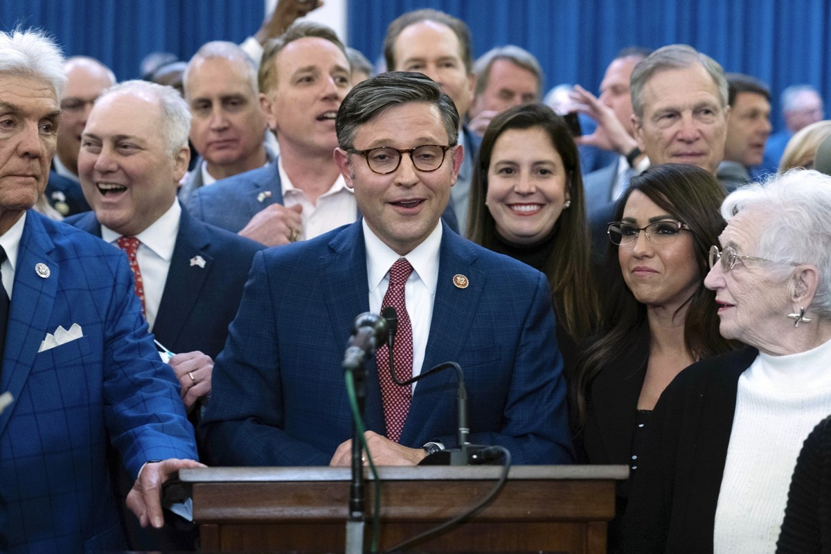 dpatopbilder - 24.10.2023, USA, Washington: Mike Johnson, Abgeordneter der Republikaner aus Louisiana, spricht nach seiner Nominierunug zum neuesten Kandidaten der Republikaner für das Amt des Spreche ...