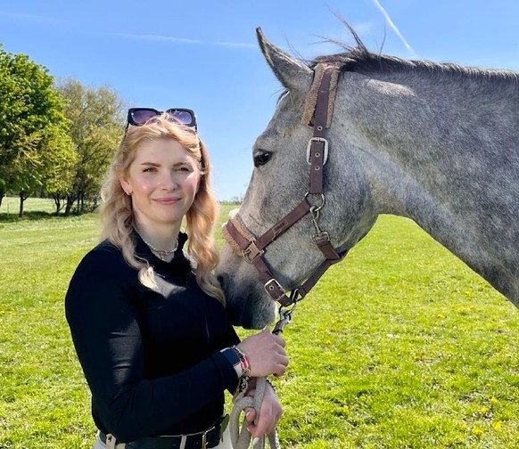 Carolin bezeichnet sich als Romantikerin.