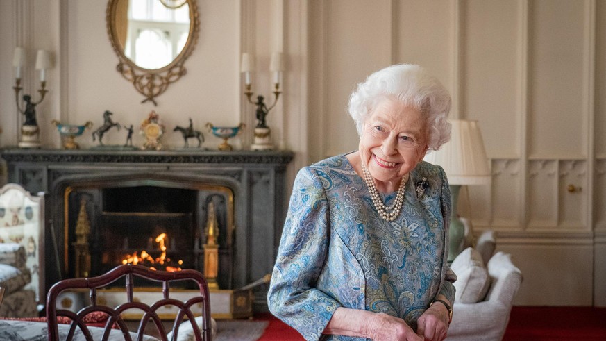 Audiences at Windsor Castle. Queen Elizabeth II during an audience with President of Switzerland Ignazio Cassis at Windsor Castle. Picture date: Thursday April 28, 2022. See PA story ROYAL Queen. Phot ...