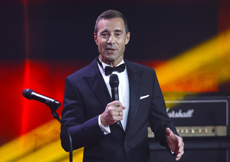 HAMBURG, GERMANY - OCTOBER 20: Kai Pflaume during the &quot;Goldene Bild der Frau&quot; Award Ceremony 2021 at Stage Theater Neue Flora on October 20, 2021 in Hamburg, Germany. (Photo by Franziska Kru ...