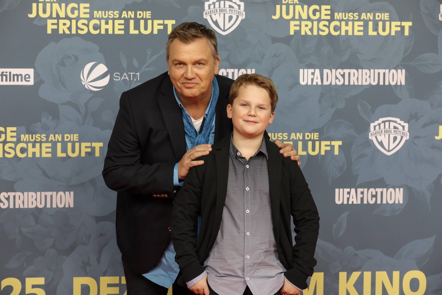 18.12.2018. Weltpremiere in der Essener Lichtburg. DER JUNGE MUSS AN DIE FRISCHE LUFT Kinostart: 25. Dezember 2018 im Verleih von Warner Bros. Pictures Germany. Hape Kerkeling, Julius Weckauf. Essen L ...