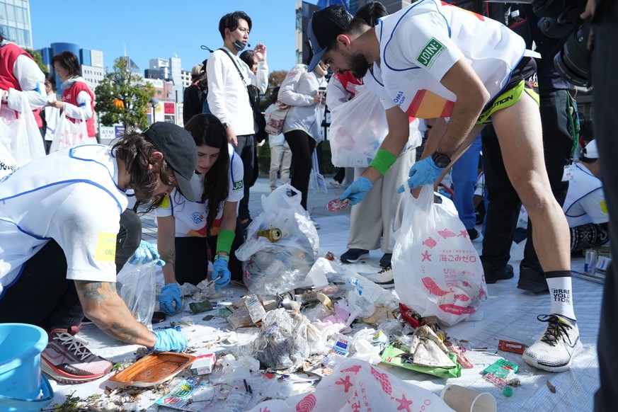 Bei der ersten Weltmeisterschaft im Müllsammeln in Tokio haben Teams aus 21 Ländern teilgenommen.