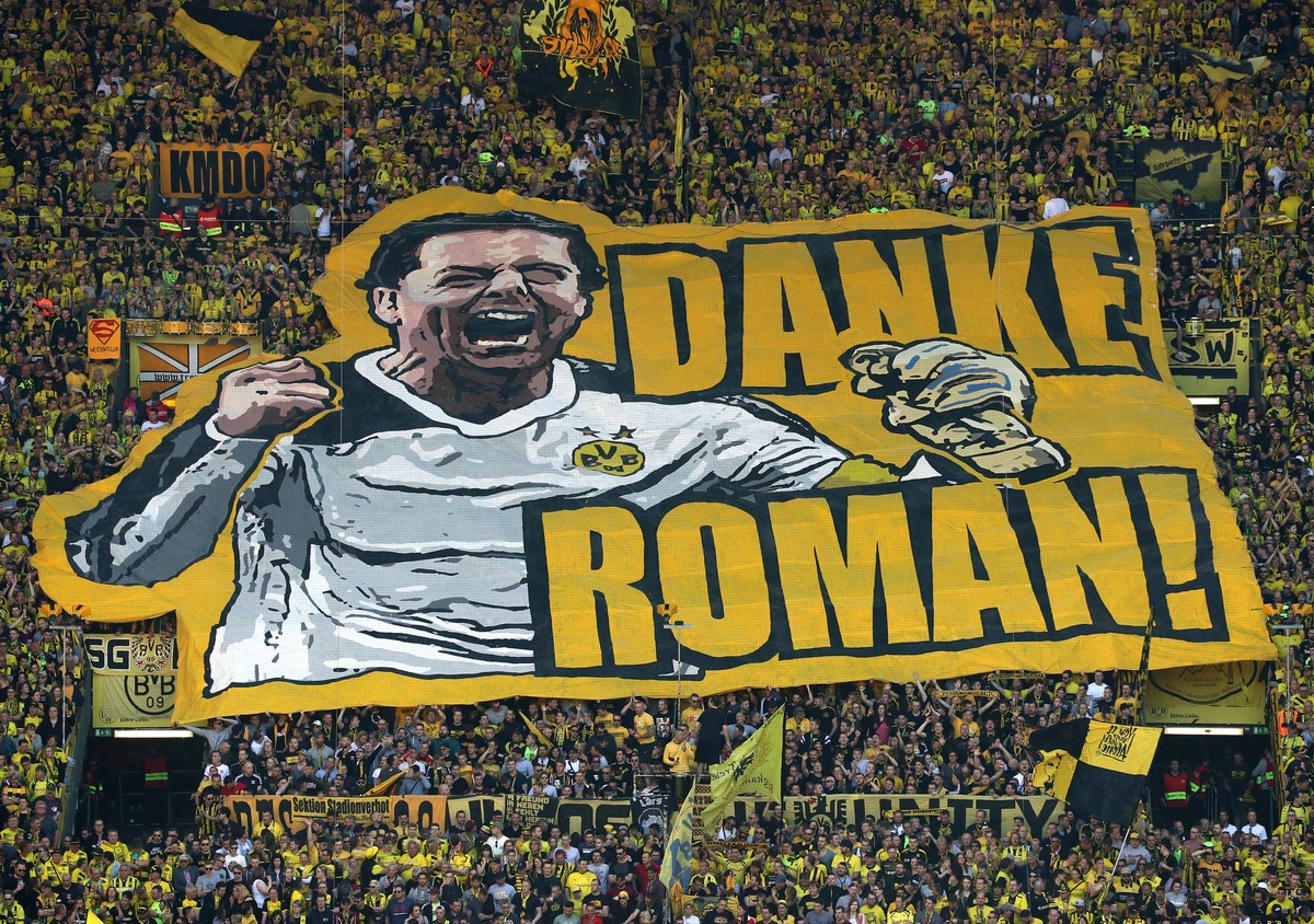 Die Südtribüne hatte unter anderem eine Choreo vorbereitet.