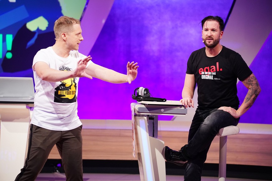 Oliver Pocher (l.) und Michael Wendler beim Duell &quot;Ich kenn Dich, Schatzi&quot;. 

Die Verwendung des sendungsbezogenen Materials ist nur mit dem Hinweis und Verlinkung auf TVNOW gestattet.