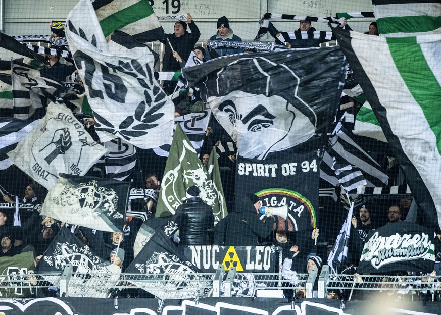 15.12.2019, TGW Arena, Pasching, AUT, 1. FBL, LASK vs SK Puntigamer Sturm Graz, 18. Runde, im Bild Fans von SK Puntigamer Sturm Graz // during the tipico Bundesliga 18th round match between LASK and S ...