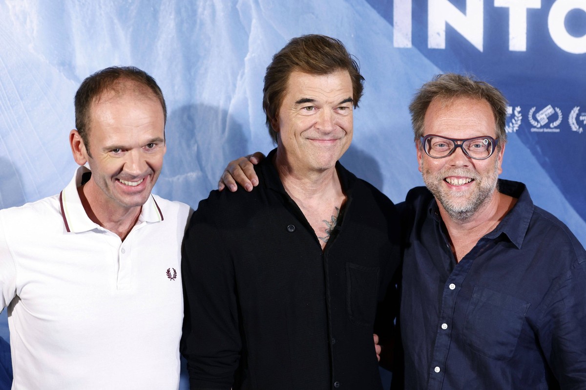 Stefan Kloos, Campino und Lars Ostenfeld bei der Premiere des Dokumentarfilms Into the Ice im Zoo Palast. Berlin, 24.08.2022 *** Stefan Kloos, Campino and Lars Ostenfeld at the premiere of the documen ...