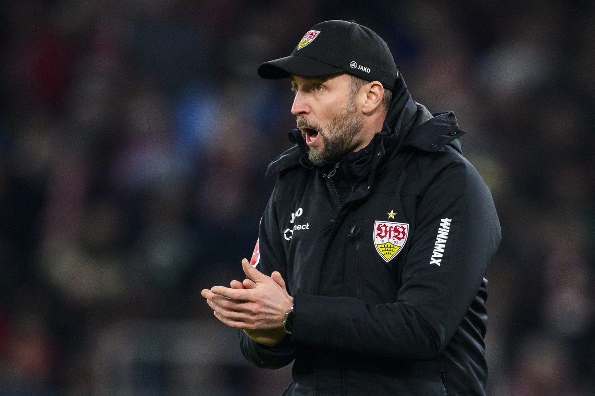 ARCHIV - 21.12.2024, Baden-Württemberg, Stuttgart: Fußball, Bundesliga, VfB Stuttgart - FC St. Pauli, 15. Spieltag, MHPArena. Stuttgarts Trainer Sebastian Hoeneß gestikuliert. (zu dpa: «Mit Undav und  ...