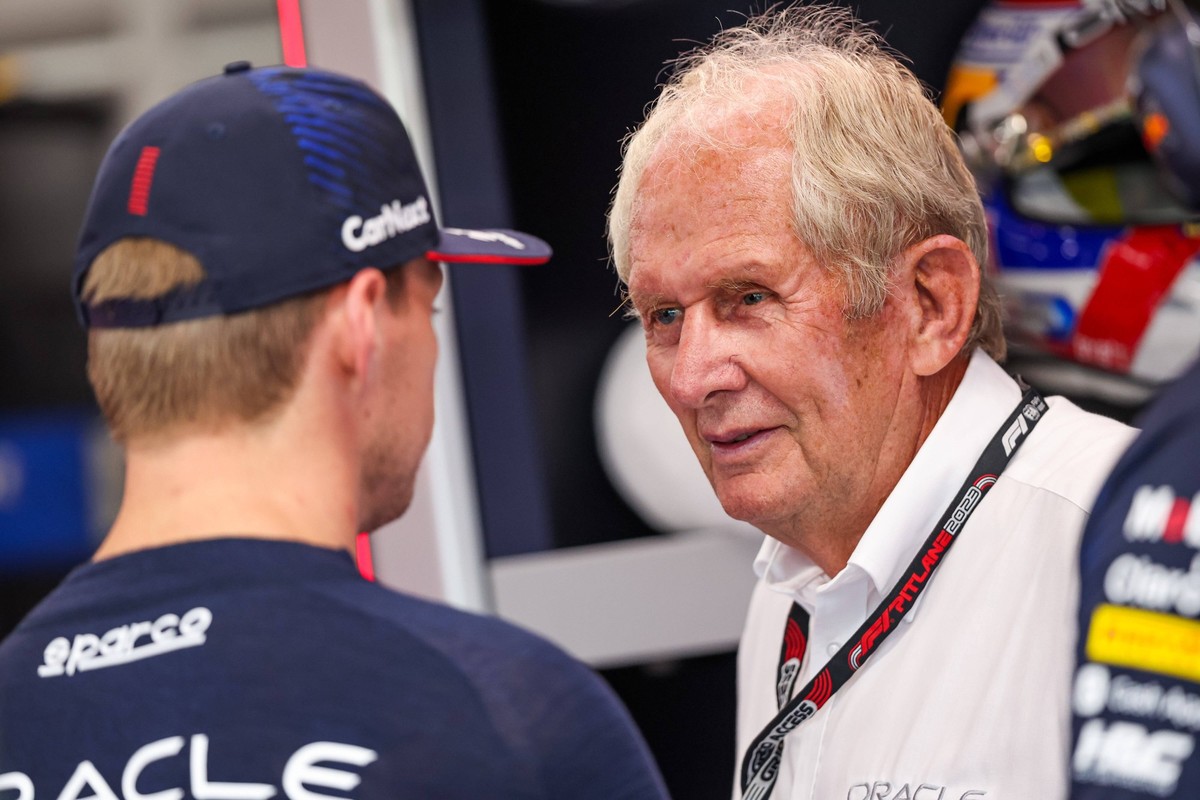 MARKO Helmut aut, Drivers Manager of Red Bull Racing, VERSTAPPEN Max ned, Red Bull Racing RB19, portrait during the 2023 Formula 1 Singapore Airlines Singapore Grand Prix, 15th round of the 2023 Formu ...