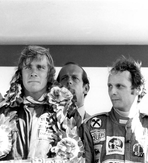 Niki Lauda (r.) mit seinem härtesten Konkurrenten James Hunt.