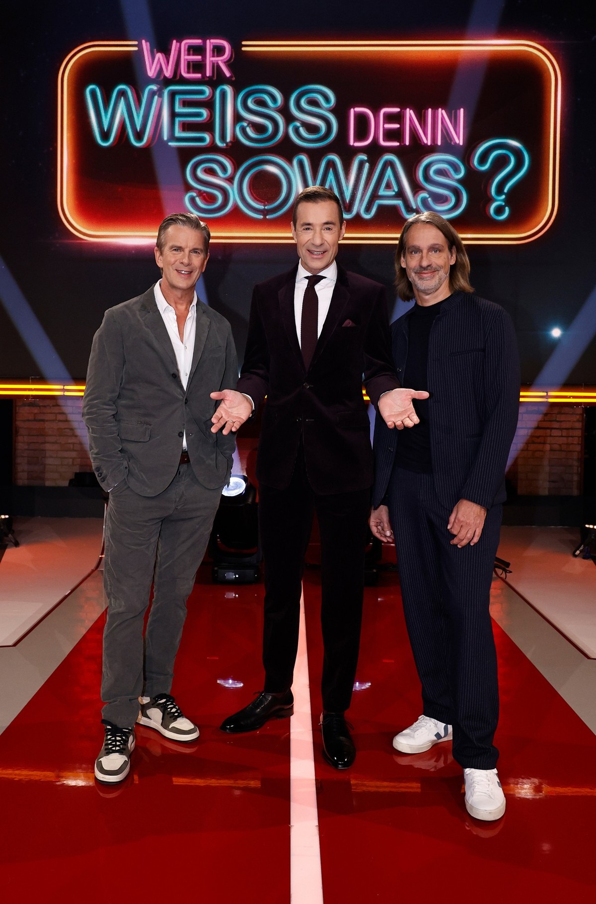 ARD/NDR WER WEISS DENN SOWAS XXL, "Das unvorstellbare Wissensquiz mit Kai Pflaume", am Montag (30.12.24) um 20:15 Uhr im ERSTEN.
Fernsehmoderator Markus Lanz (l.), Kai Pflaume (M.), Schrifts ...